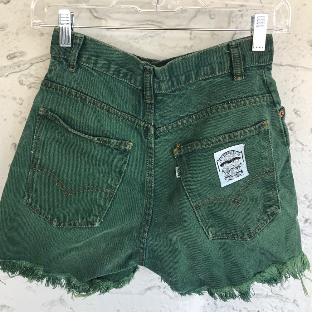 ✨VINTAGE LEVIS HIGH WAIST SHORTS